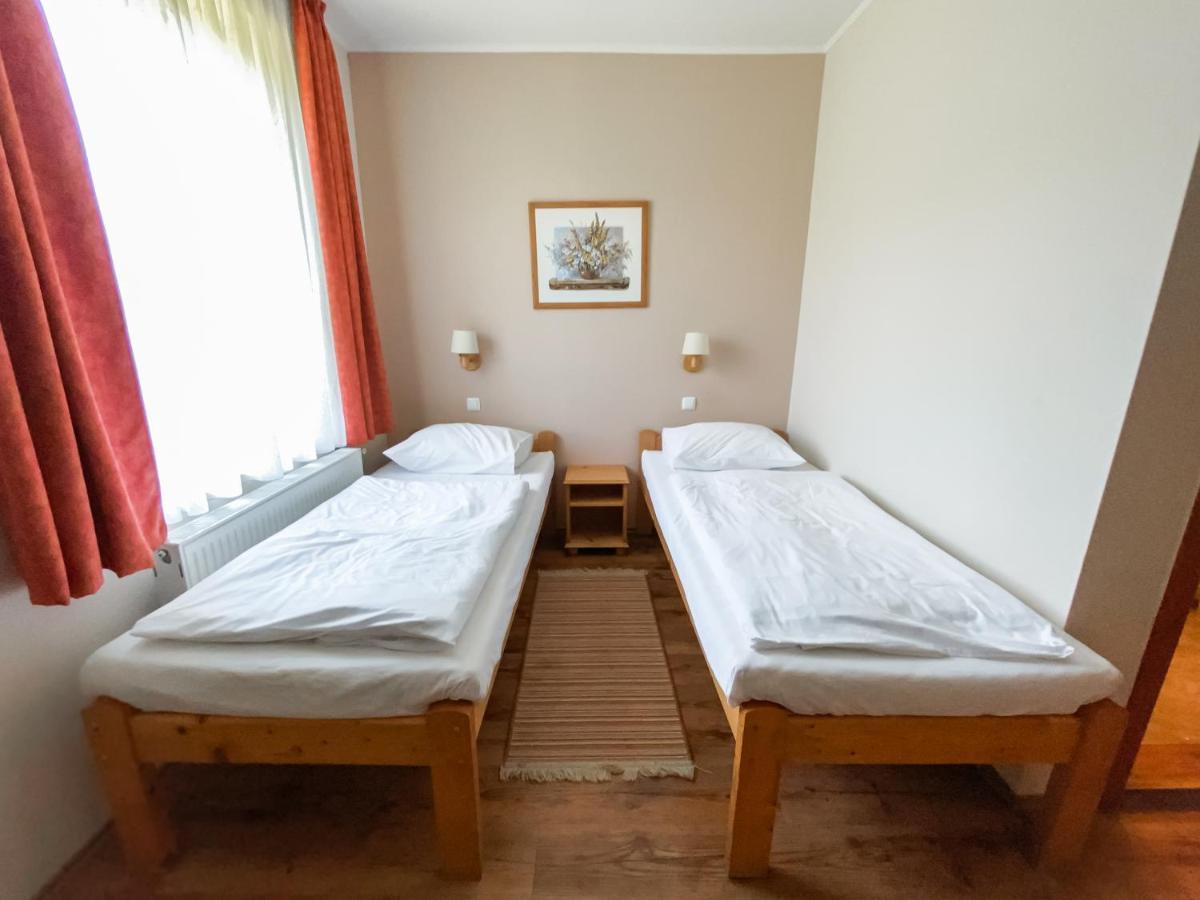 Anna Panzio Hotell Dunavarsány Exteriör bild